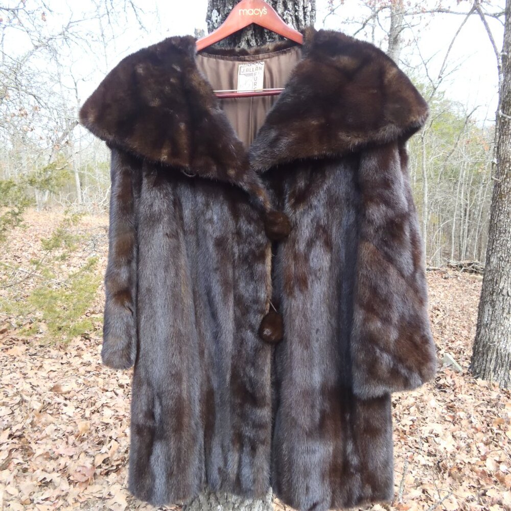 PERFECT Condition Pre-owned Vintage Mahogany Mink Coat Knee Length Size Large